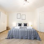 Кровать и текстиль для сна.