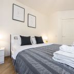 Кровать и текстиль для сна.