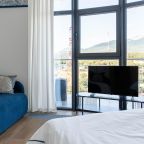 Апартаменты (Апартаменты с видом на горы (4м)), Апарт-отель Крымская Резиденция