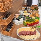 Предоставляются вкусные завтраки шведский стол