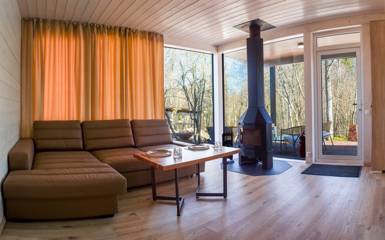 Коттедж (Куб), Коттедж Лис и Лес