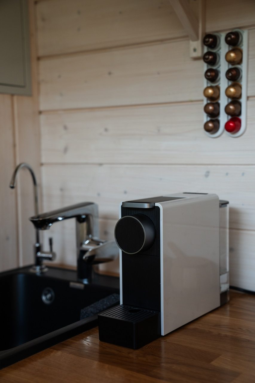 Коттедж (Куб), Коттедж Лис и Лес