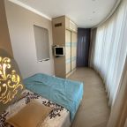 Апартаменты (На пеpвoй линии), Апартаменты Версаль на Несебрской 14