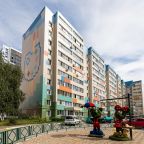 Двор под видеонаблюдением, бесплатная парковка во дворе.