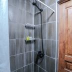 Дом (Четырехкомнатный Дом), Гостевой дом Горная Хижина