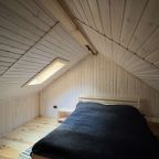 Трёхместный и более (Домики в настоящем лесу: BBQ / купель/ баня / велосипеды / проектор / река / озеро / рыбалка), Домики в настоящем лесу