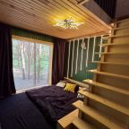 Трёхместный и более (Домики в настоящем лесу: BBQ / купель/ баня / велосипеды / проектор / река / озеро / рыбалка), Домики в настоящем лесу