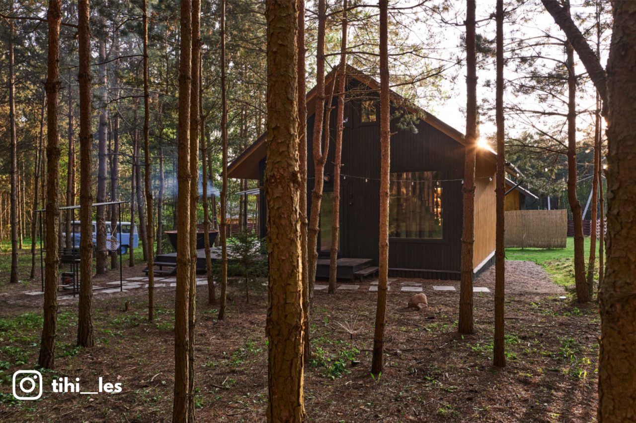 Домики в настоящем лесу, Мостище