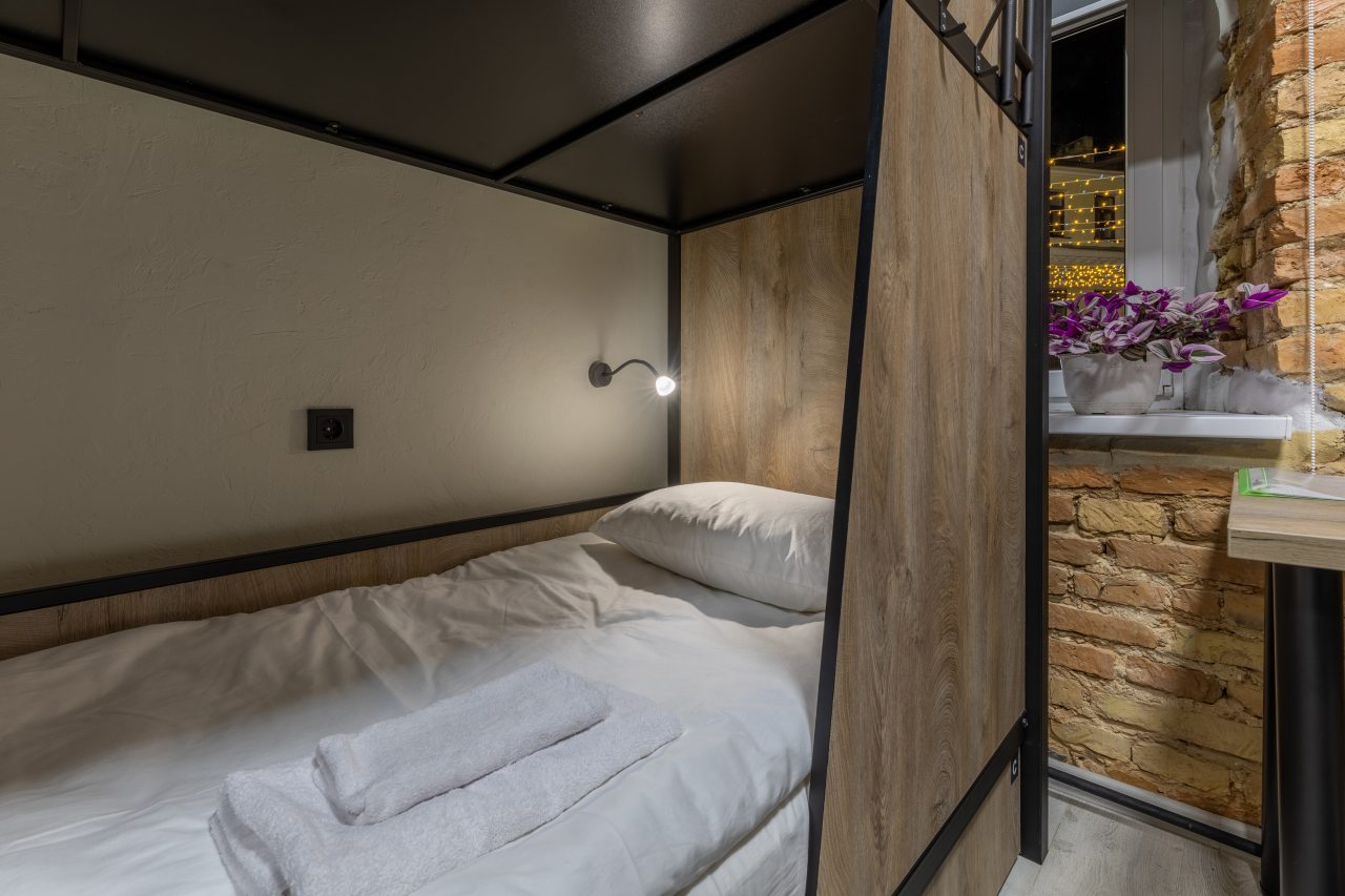 Восьмиместный Мужской (Место в номере с подселением для мужчин 1 этаж), Хостел City