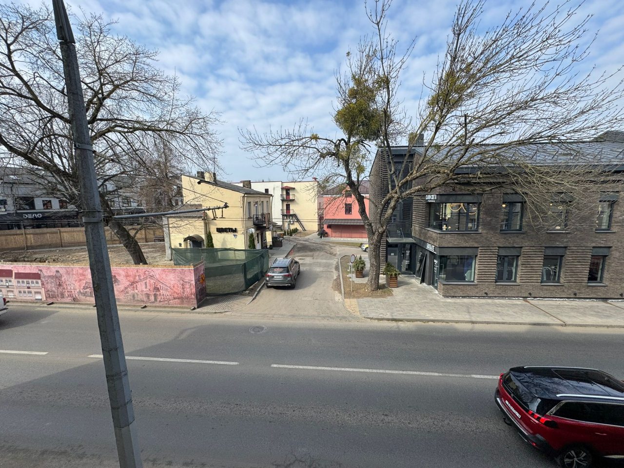 Окна выходят на улица Большая Троицкая