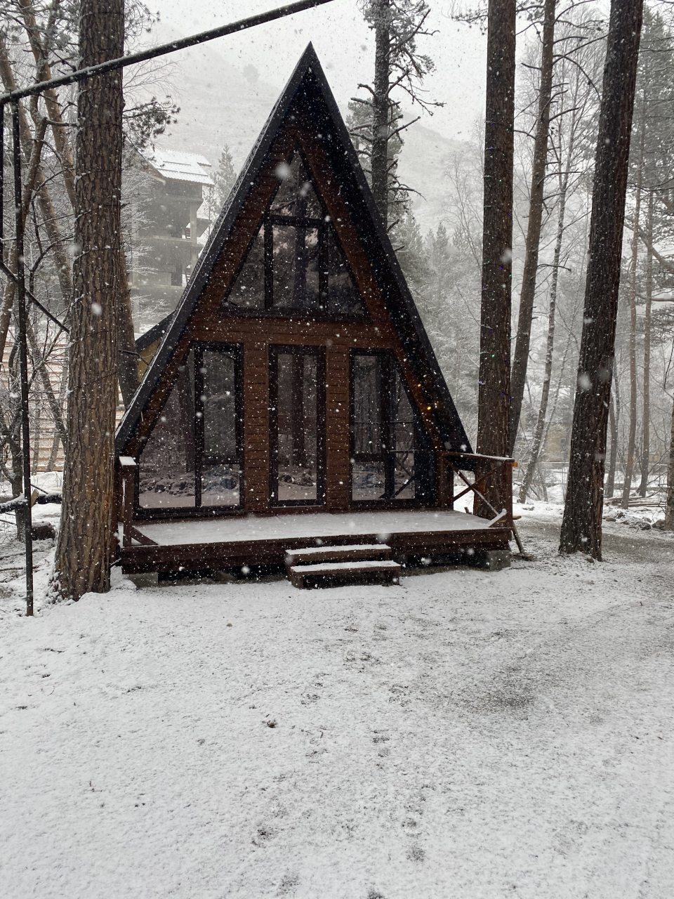 Площадка перед домиком.