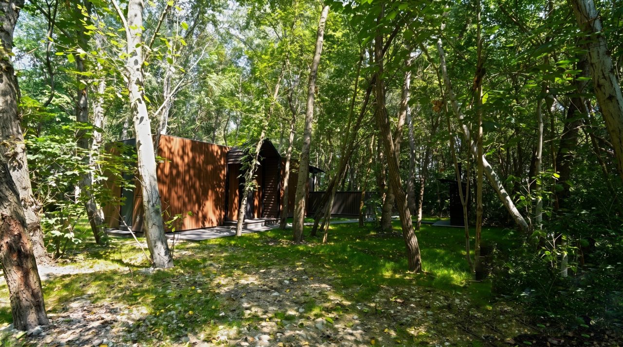 Дом (Луна), База отдыха Лес