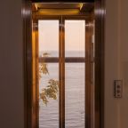 Лифт с видом на море