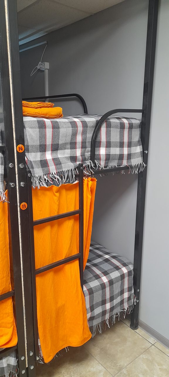 Шестиместный Мужской (Комната №1 на 6 Гостей Койко-место 1 Ярус), MiniДом Уютный Хостел