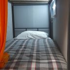 Шестиместный Мужской (Комната №1 на 6 Гостей Койко-место 2 Ярус), MiniДом Уютный Хостел