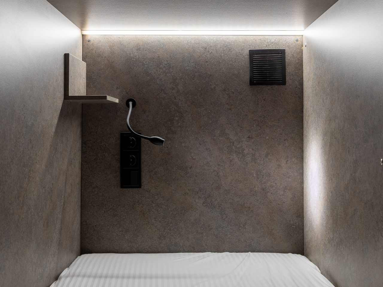 Индивидуальное освещение в каждой капсуле