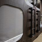 Каждая капсула закрывается шторой.