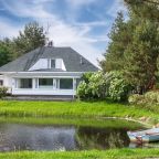 Дом (Дом у пруда), Гостевой дом Рыбак с семьей