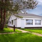 Дом (Дом у пруда), Гостевой дом Рыбак с семьей