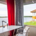 Дом (Дом на берегу реки), Гостевой дом Рыбак с семьей