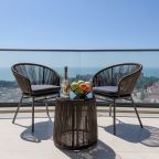 Люкс (Люкс с балконом), AZIMUT Парк Отель Виноградная Сочи