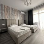 Полулюкс, Отель Оазис