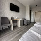 Полулюкс, Отель Оазис