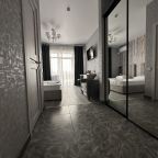 Полулюкс, Отель Оазис