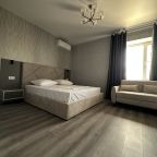 Полулюкс, Отель Оазис