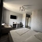 Полулюкс, Отель Оазис