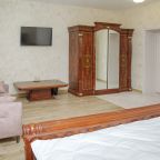 Люкс, Отель Оазис