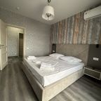 Четырехместный (Люкс двухкомнатный с балконом), Отель Оазис