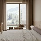 Панорамный вид на реку и горы.