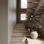 Двухэтажный дом на первой береговой линии.