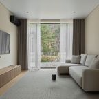 Остекление в кухне-гостиной раздвижное.