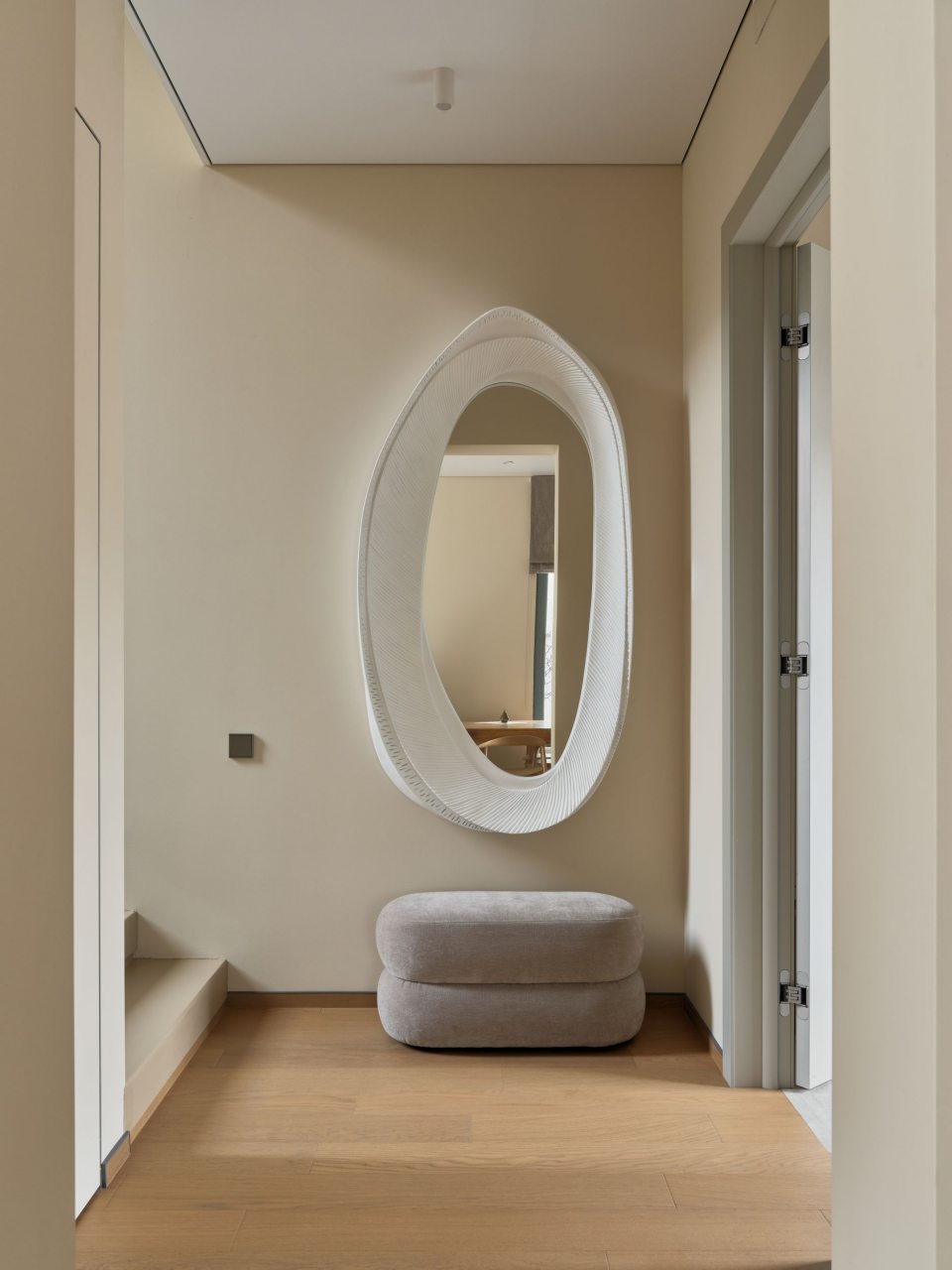 Двухэтажный дом на первой береговой линии.