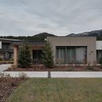 Одноэтажный дом на первой береговой линии.