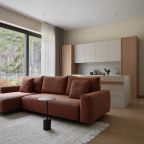 Остекление в кухне-гостиной раздвижное.