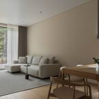 Уютная кухня-гостиная и три спальни.