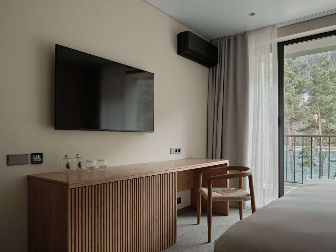 Уютная кухня-гостиная и три спальни.