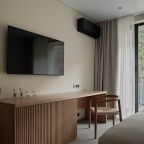 Уютная кухня-гостиная и три спальни.