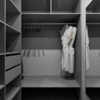 Двухэтажный дом на первой береговой линии.