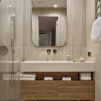 Двухэтажный дом на второй береговой линии.