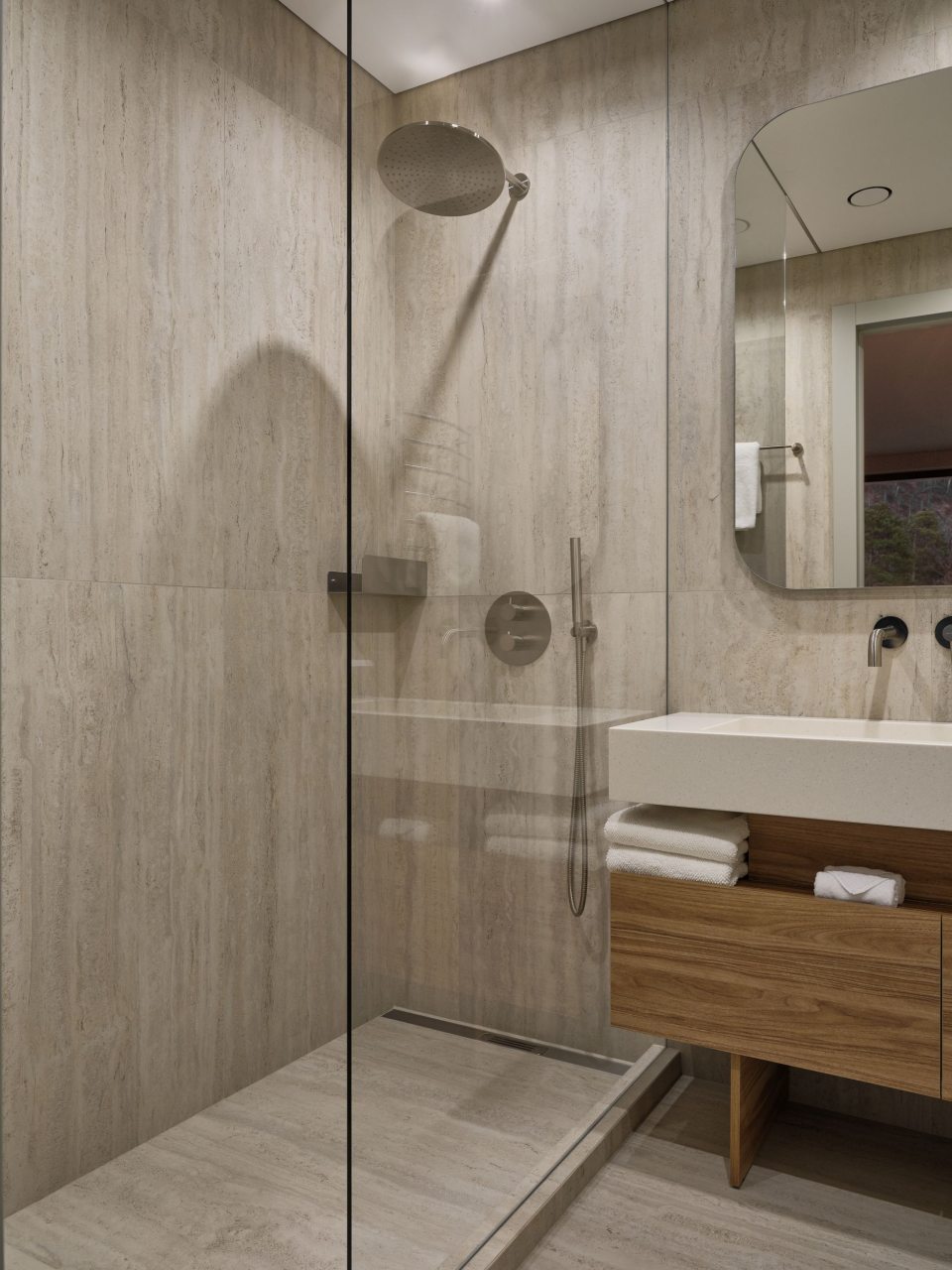 Двухэтажный дом на второй береговой линии.