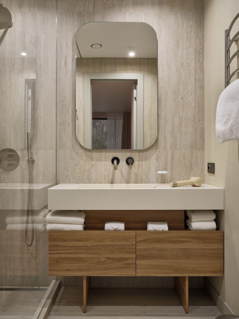 Двухэтажный дом на второй береговой линии.