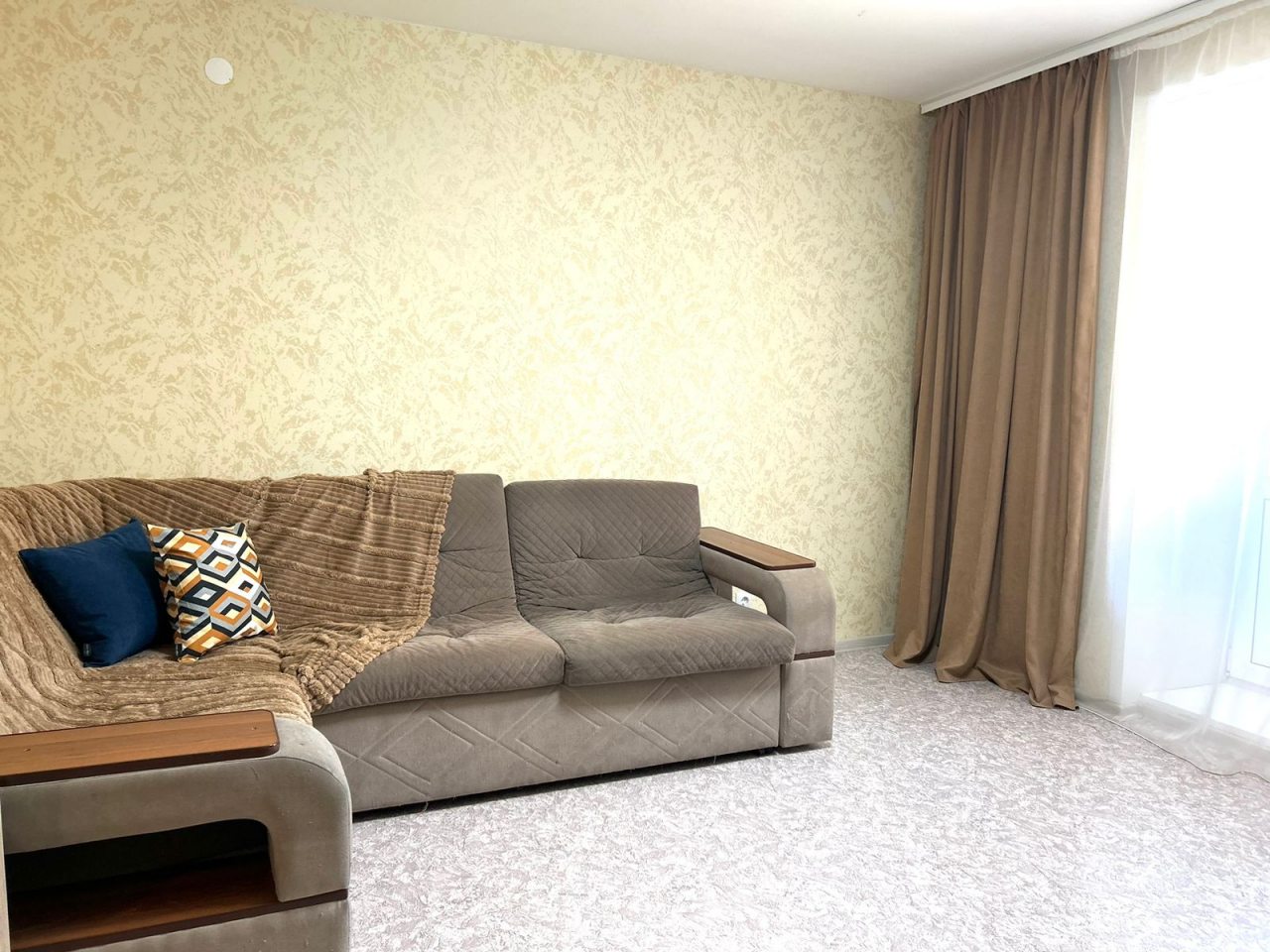 Квартира (Возле ТК на Свободном), Апартаменты Возле ТК на Свободном