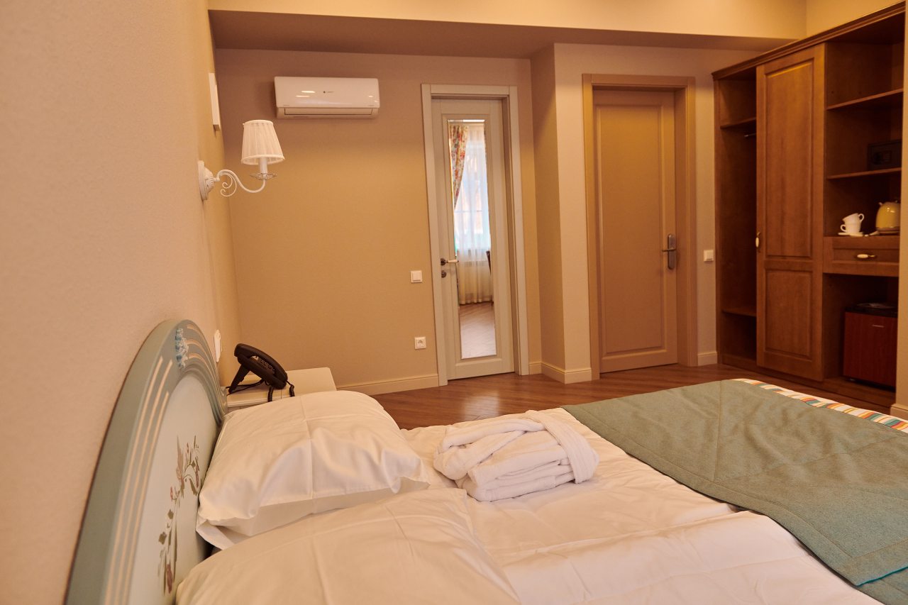 Трёхместный и более (Семейный DBL/TWIN), Отель Усадьба Егорова