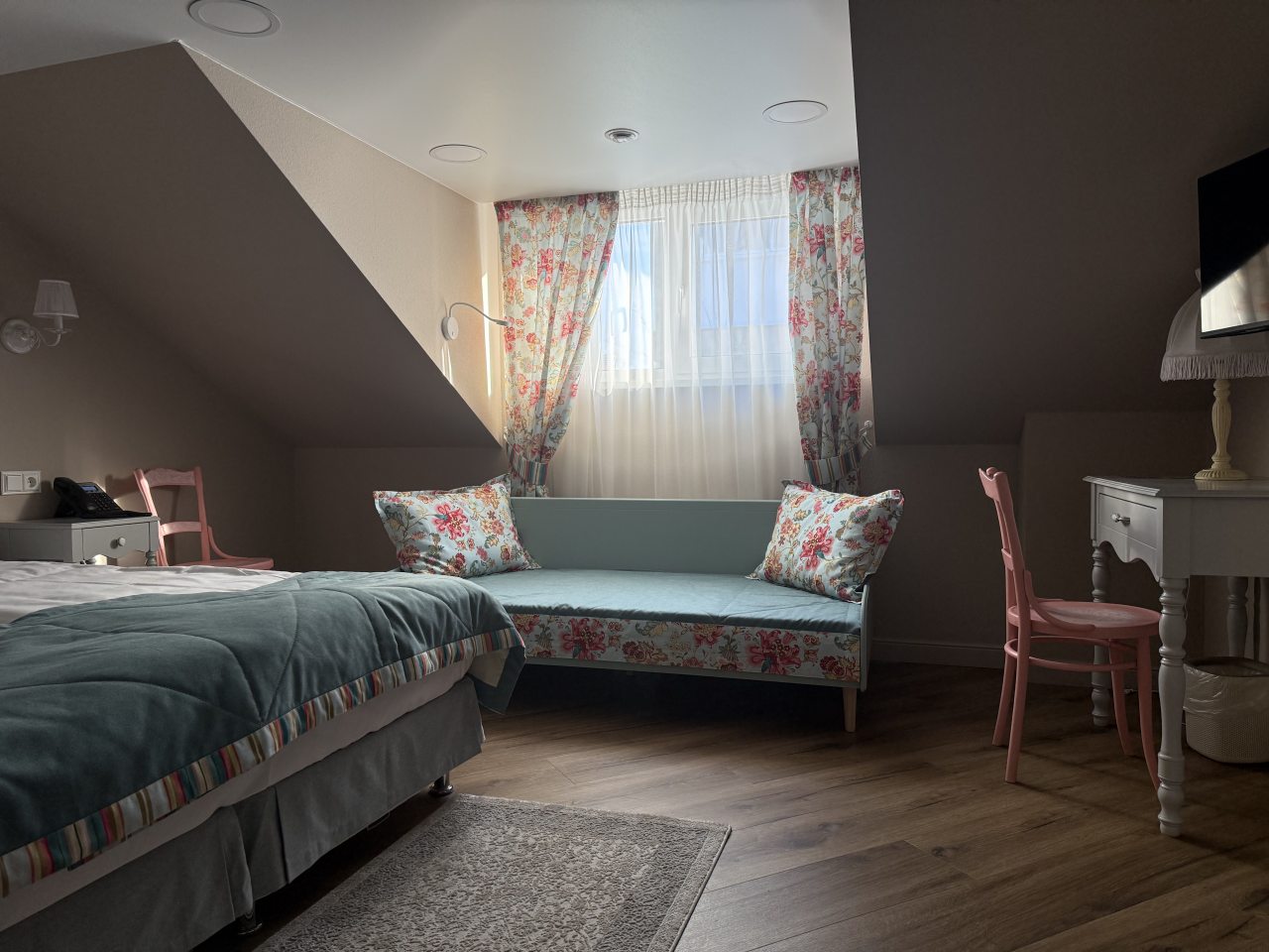 Трёхместный и более (Комфорт Мансарда DBL/TWIN), Отель Усадьба Егорова