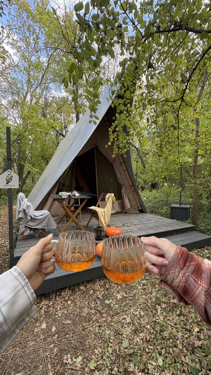 Фасад палатки Дятел