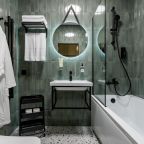 Полулюкс (Семейный кофморт), Отель Isola